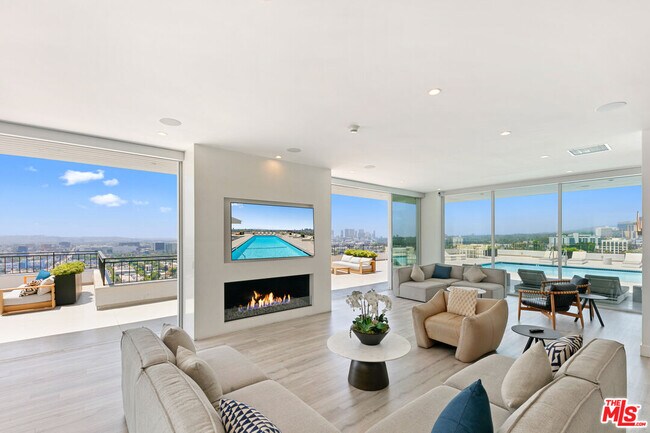 Building Photo - 1100 Alta Loma Rd