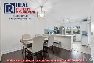 Building Photo - Stylish 2-Bedroom Townhome in Gated Boynto...