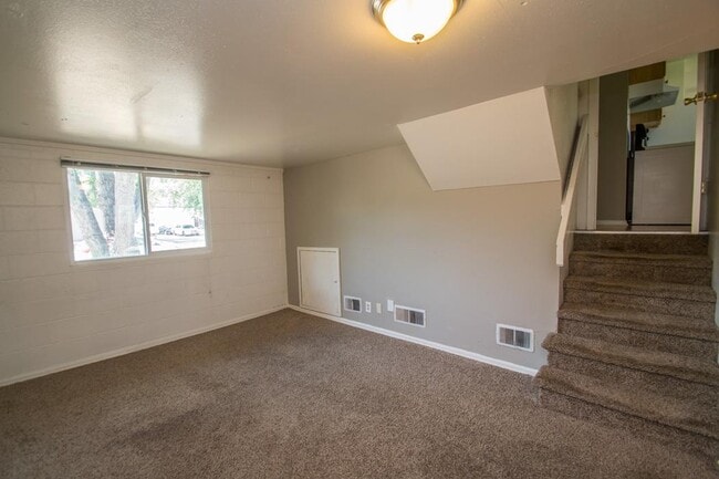 Building Photo - 3375 Moorhead Ave