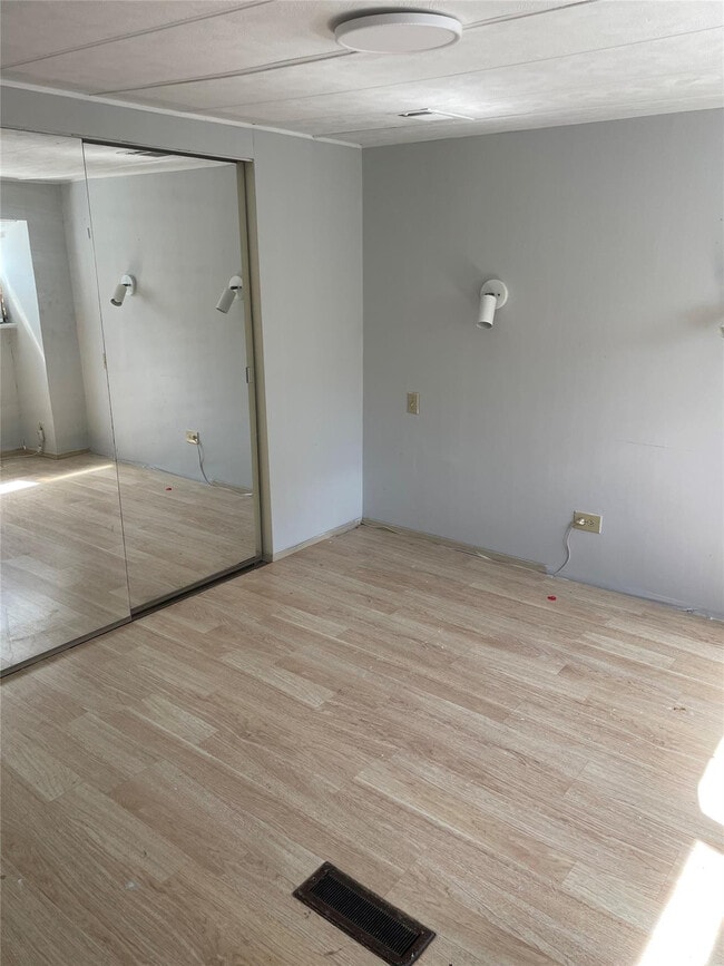 Building Photo - 2875 SW 58th St