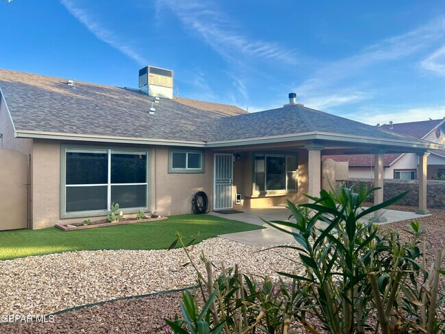 Building Photo - 7065 Tierra Roja St