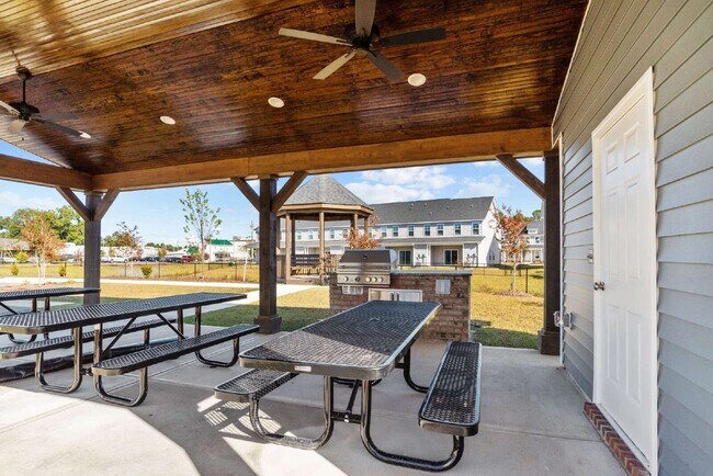 Building Photo - 2614 Virginia Mae Ln