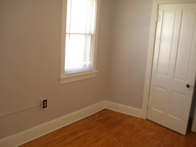 Building Photo - 204 Burr
