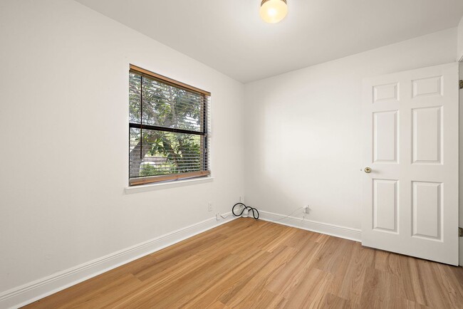 Building Photo - 403 Flournoy Dr