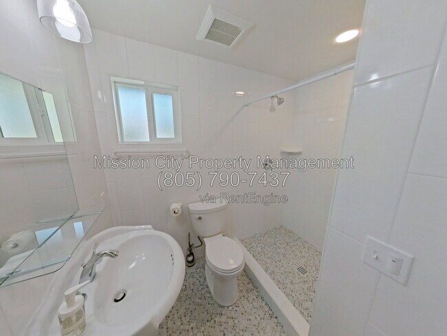 Building Photo - 425 San Domingo Dr