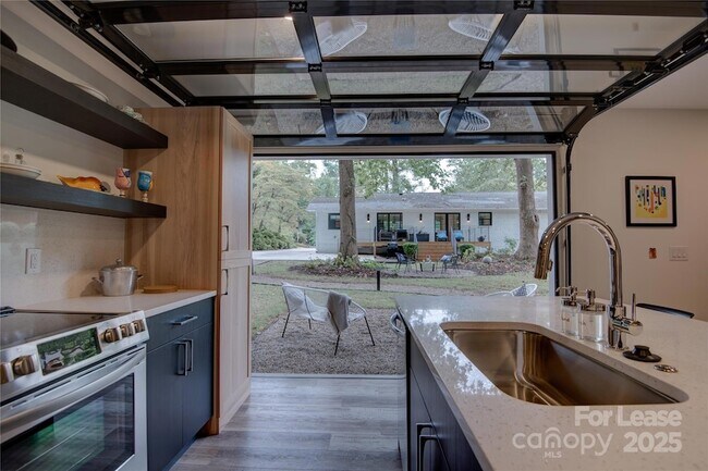 Building Photo - 3945 Rockfern Rd