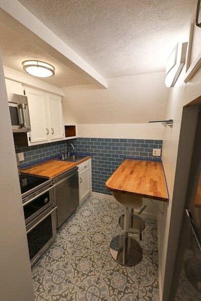 Building Photo - 369 Savin Hill Ave