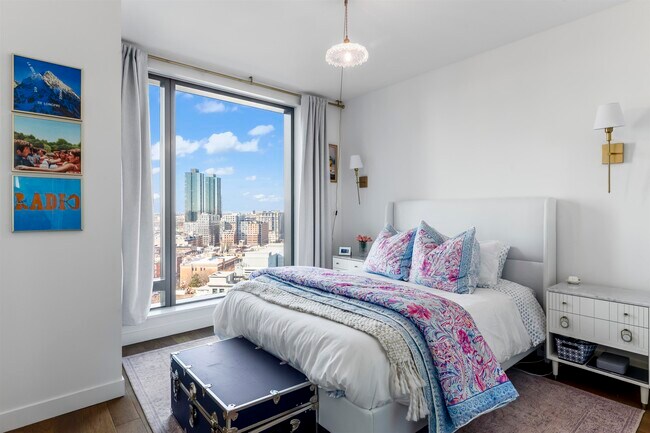 Building Photo - 99 Hudson St