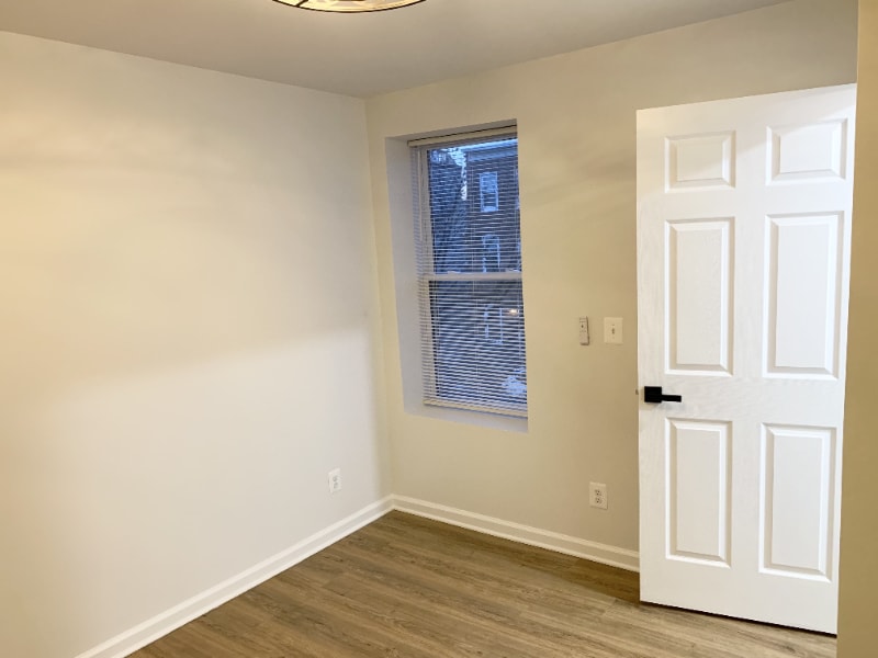 Building Photo - 1600 S Charles St