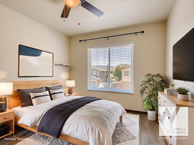 Building Photo - Charming 4 Bedroom 2.5 Bath in Lakewood!