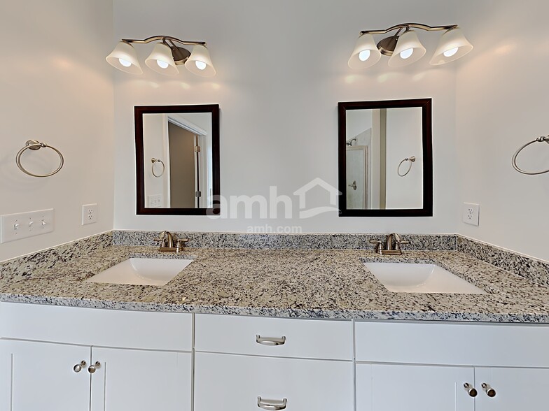 Building Photo - 260 Deodar Ln