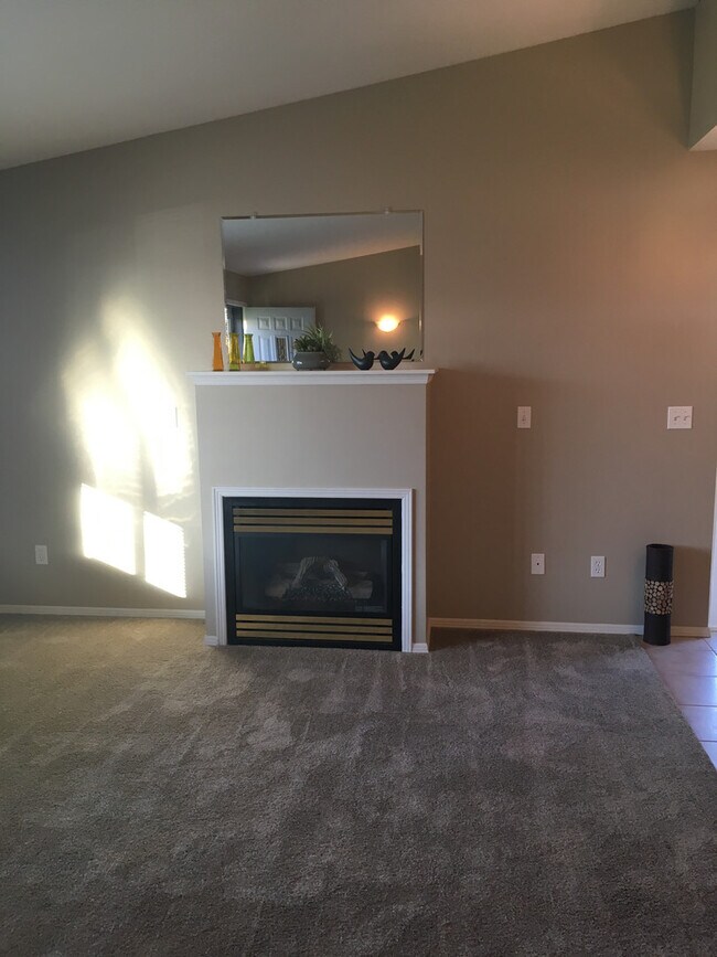 Building Photo - Your Terrace Heights Retreat- Spacious com...