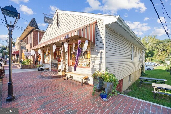 Building Photo - 1555 Rivertown Pl