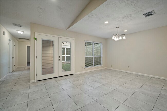 Building Photo - 12143 Stone W Dr