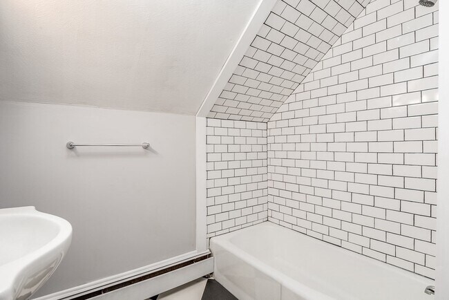 Building Photo - 179 Main St