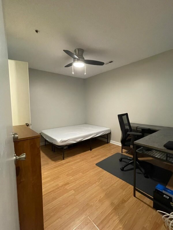 Bedroom - 1221 University Ct