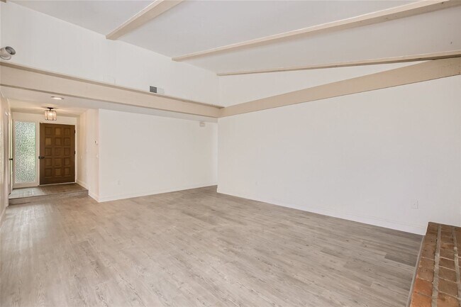 Building Photo - 3 Bedroom 2 Bath Single story Carlsbad hom...