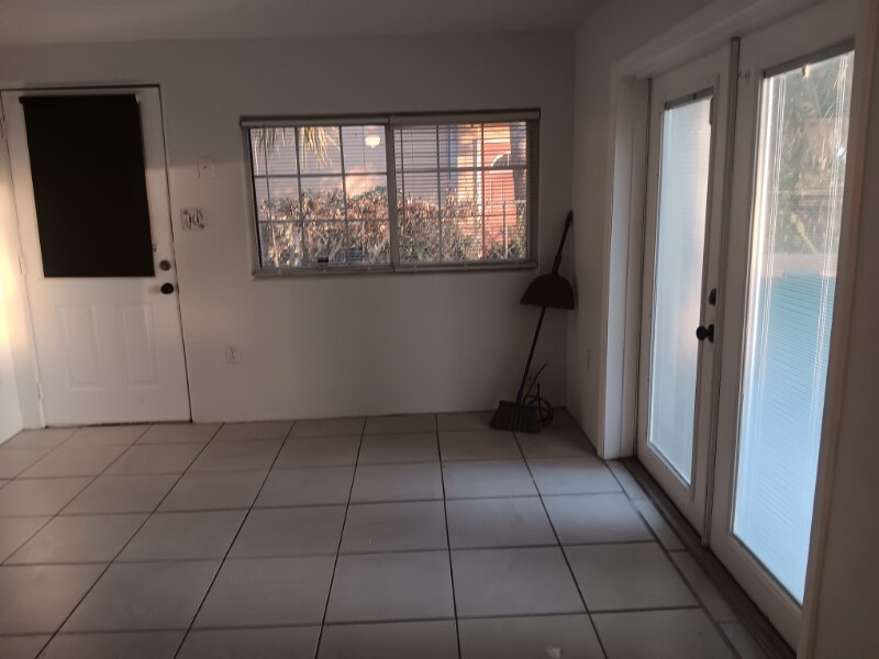 Building Photo - 1120 Northshore Dr