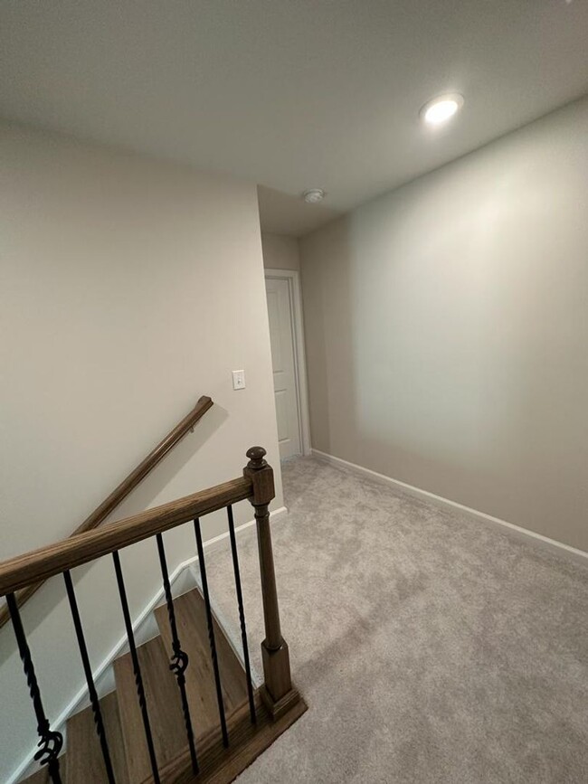 Building Photo - Brand New Large, 4BR End-Unit townhome in ...