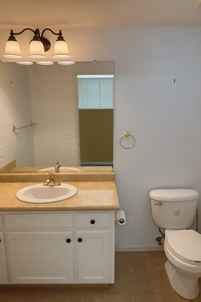 Building Photo - 851 N Hartnell Pl