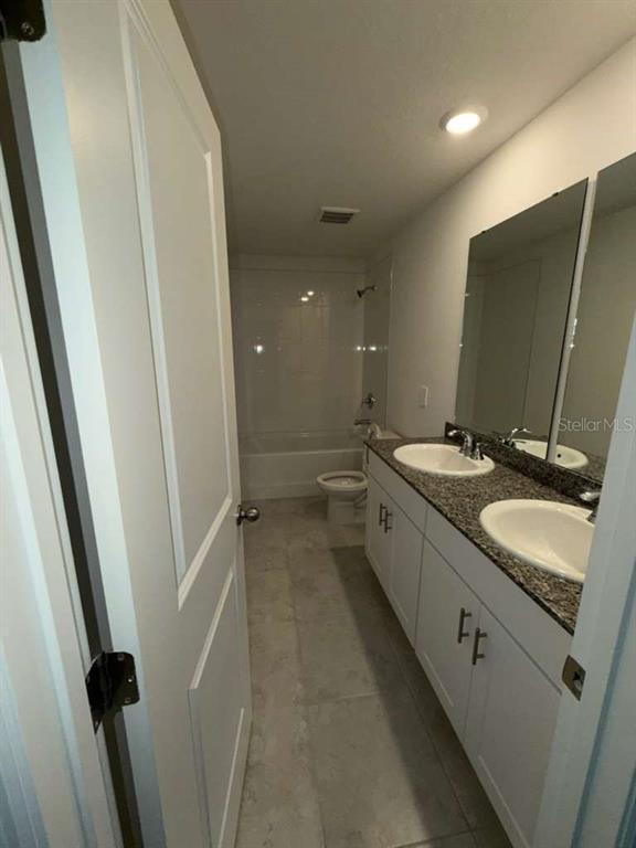 Building Photo - 5501 Clove Row