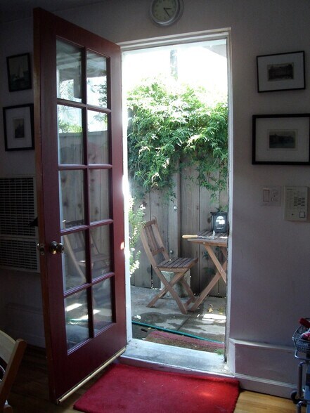 Front door - 333A Vicksburg St
