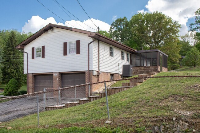 Building Photo - ONE YEAR LEASE WITH POSSIBLE LEASE PURCHAS...