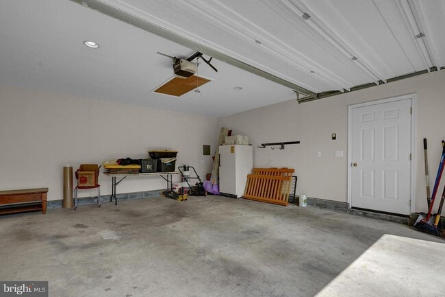 Building Photo - 8905 Valley Forge Dr