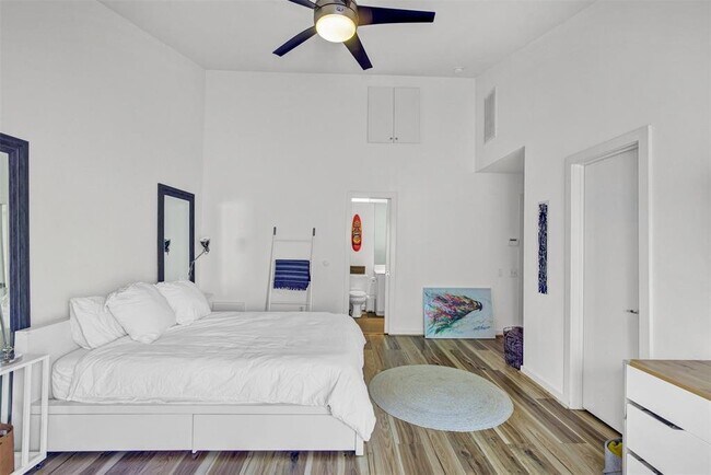 Building Photo - 918 Ruthven Street, Houston, TX 77019 - 2 ...