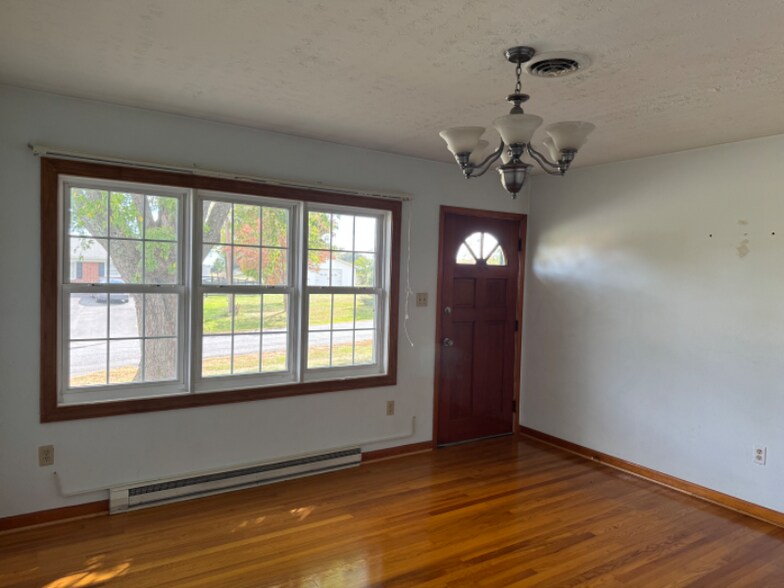 Building Photo - 105 West St