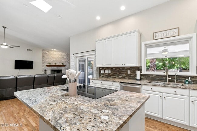 Building Photo - 8611 W Foothill Dr