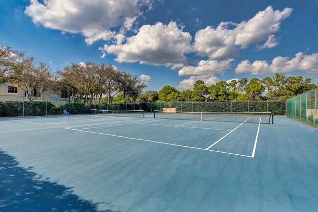 Building Photo - 5390 Woodland Lakes Dr