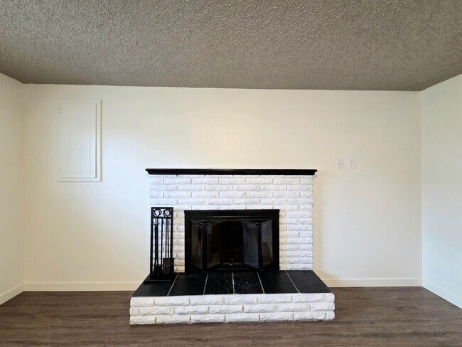 Building Photo - **Charming 3 Bedroom + Bonus, 2.5 Bath House for Rent in Desirable East Wenatchee**