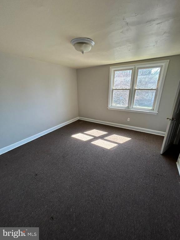 Building Photo - 330 W 21st St