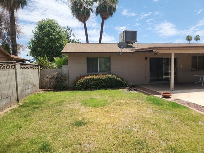 Building Photo - COMING SOON!! Ranch Style 3 bed/1.75 Bath,...