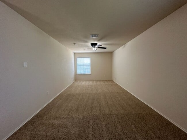 Building Photo - Wonderful home is South Austin. Great loca...