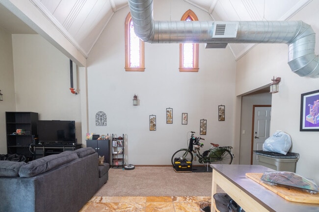 Building Photo - 1404 Main St