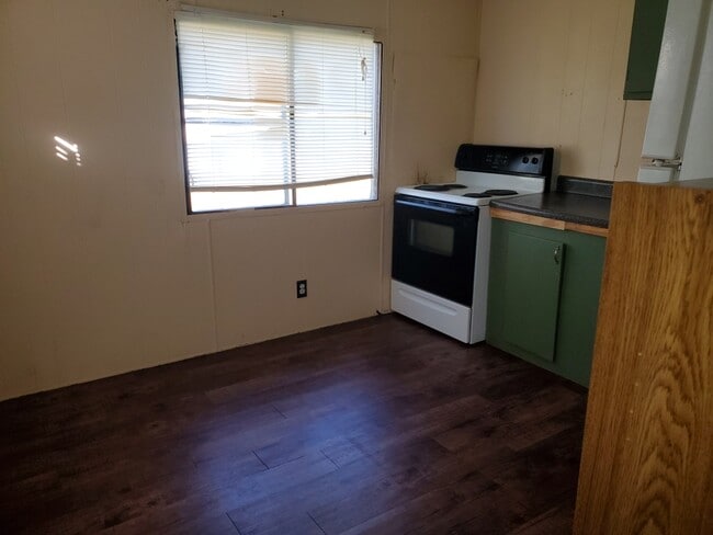 Building Photo - 200 31st St