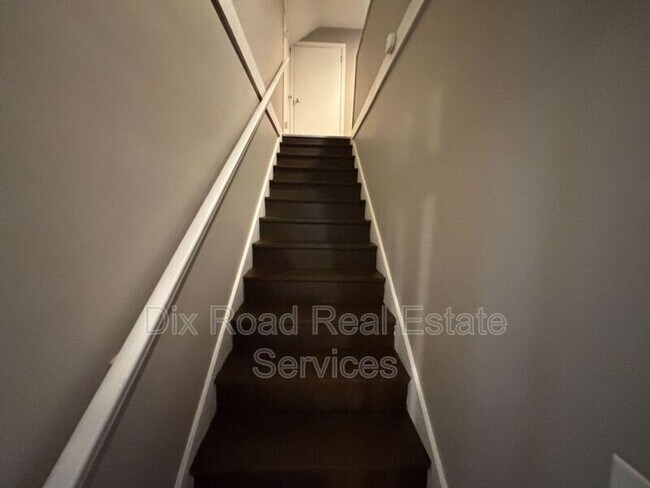 Building Photo - 1750 N Staunton Dr