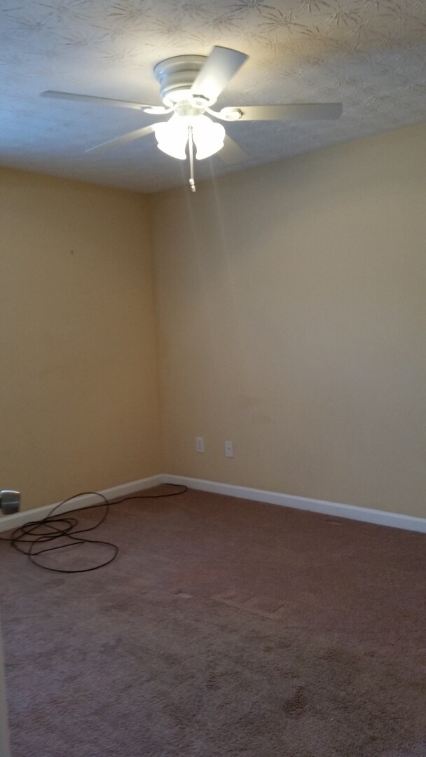 Building Photo - Swim Community - 4bd x 2 1/2bth w/2 Car Garage  (181 Bus Route) no sec 8