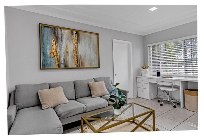 Building Photo - 425 NE 105th St