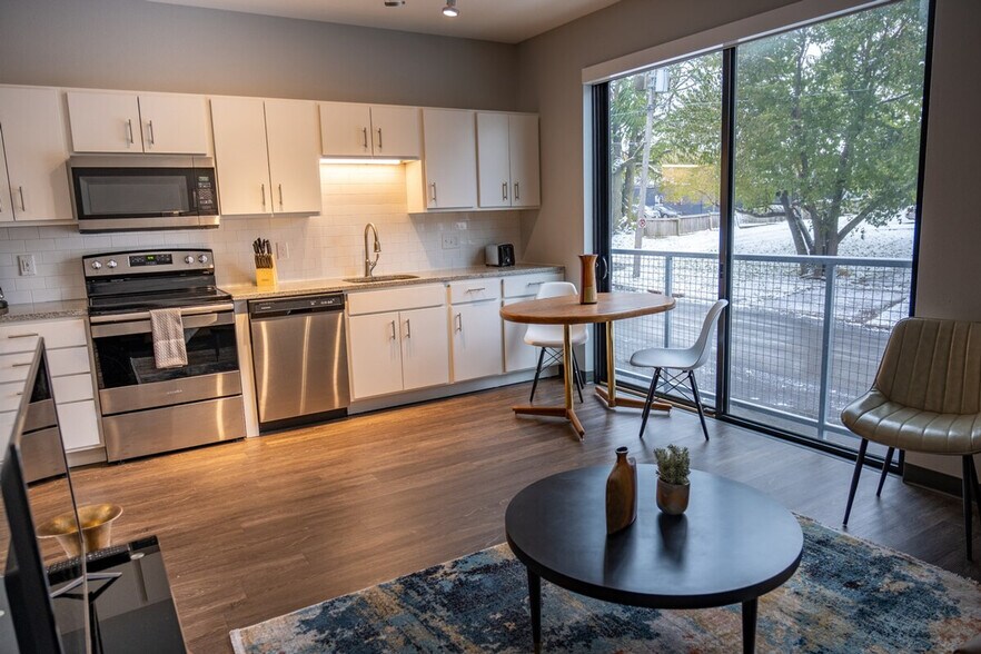 Building Photo - 2301 Ingersoll Ave