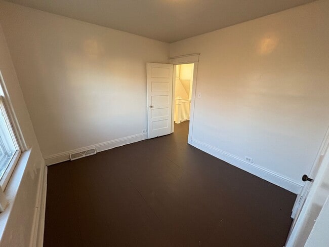 Building Photo - Charming 3-bedroom home located in the heart of Dayton