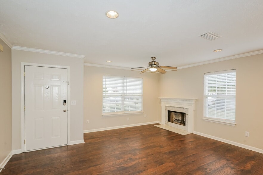 Building Photo - 897 Lavergne Ln