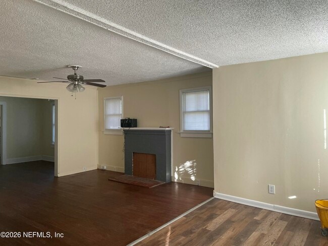 Building Photo - 3857 Carmona St
