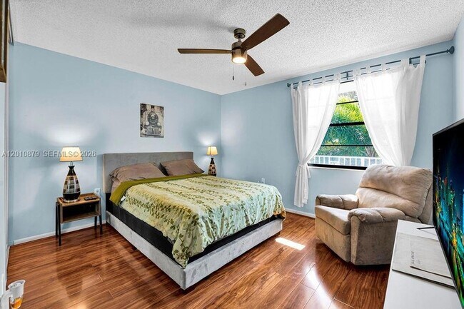 Building Photo - 6049 Balboa Cir