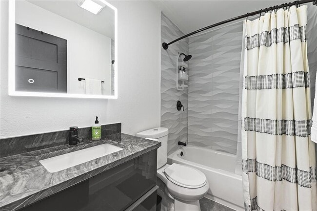 Building Photo - 6906 Lunar Dr