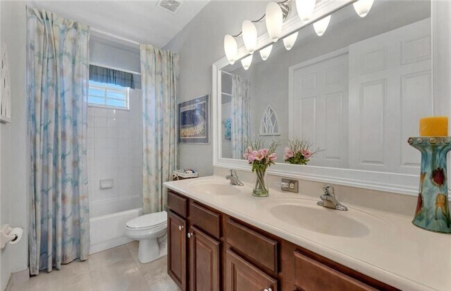 Building Photo - ***STUNNING FURNISHED/ UNFURNISHED ANNUAL*...