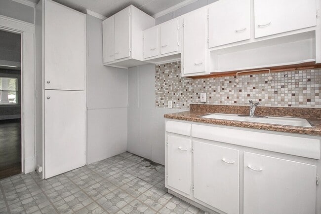 Building Photo - 1909 Treadway Ave