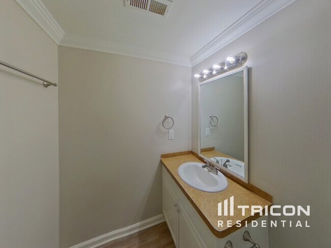 Building Photo - 5407 River Falls Dr